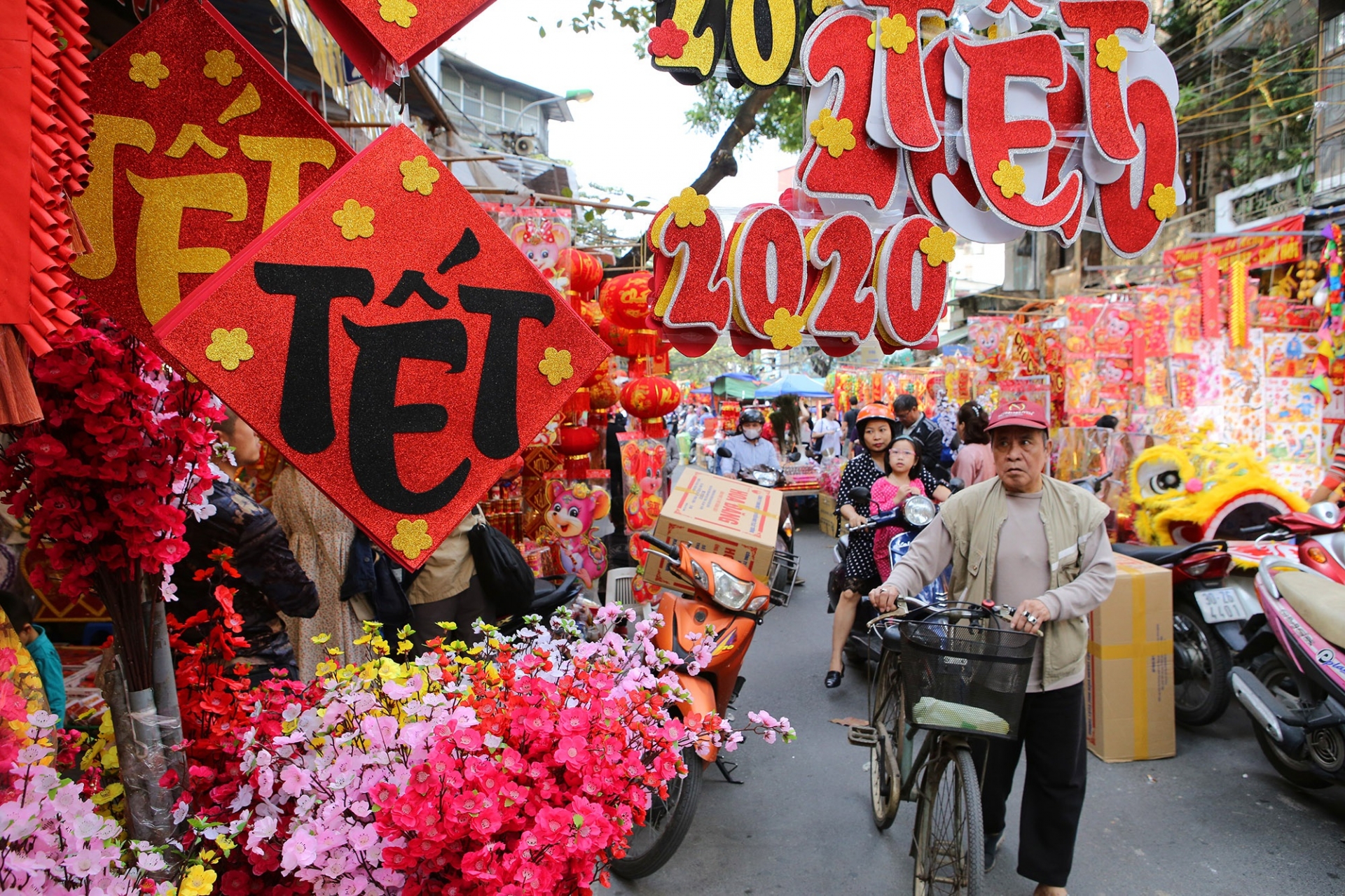 2020 New year market in Hanoi (Photo: Dan Tri) 