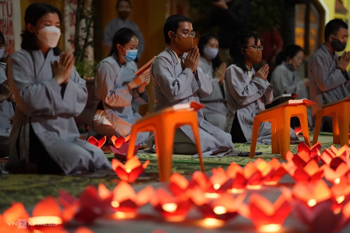 Photo: Vietnam Mourns 23,000 Plus Covid Victims in Memorial Ceremony