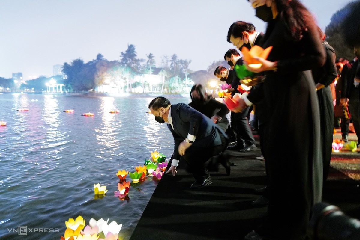 Photo: Vietnam Mourns 23,000 Plus Covid Victims in Memorial Ceremony