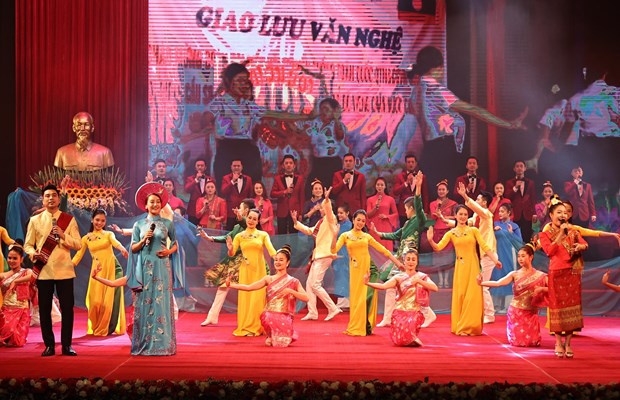 A singing and dancing performance at the ceremony (Photo: VNA)