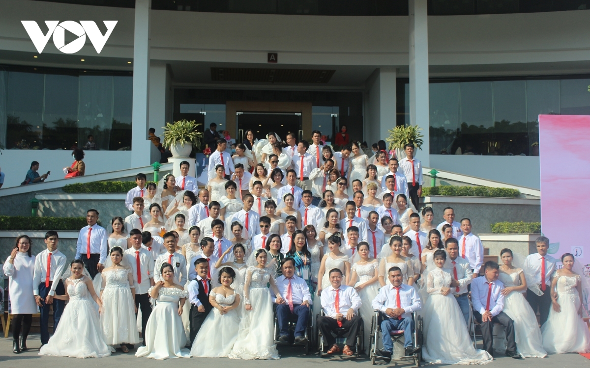 The wedding is attended by 46 couples (photo: vov) 
