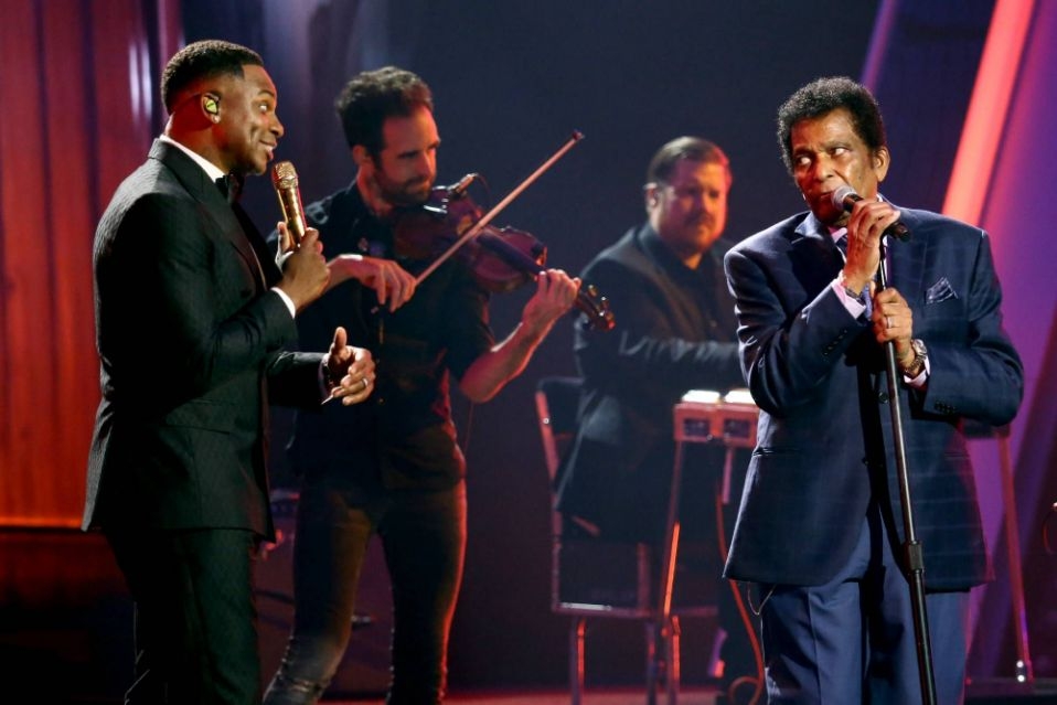 Charley Pride singing on stage (Photo: Yahoo)  