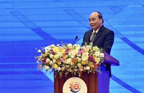  Prime Minister Nguyen Xuan Phuc addresses the conference on December 11, 2020. (Photo: VGP)