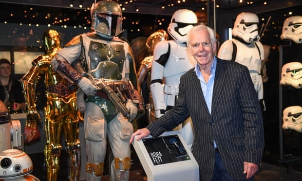 Jeremy Bulloch with the Boba Fett costume at a Star Wars exhibition in London in 2017 (Photo: Shutter Stock) 