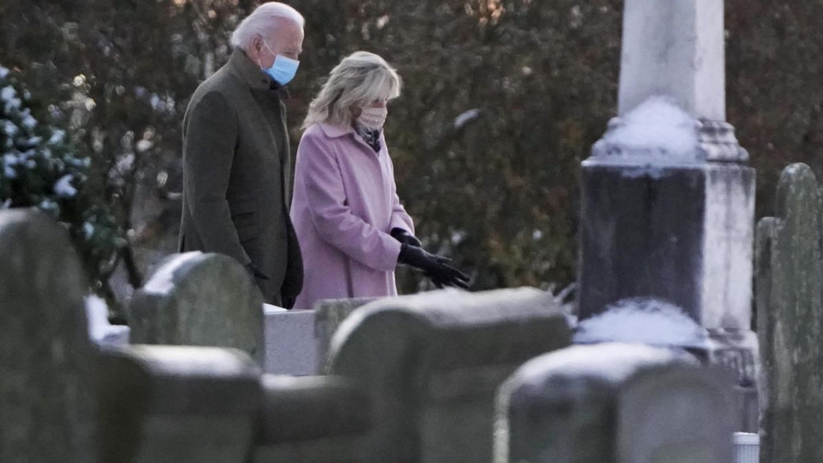 Joe Biden visited the graves of his first wife, Neilia, and his daughter Naomi (Photo: Wvlt)  