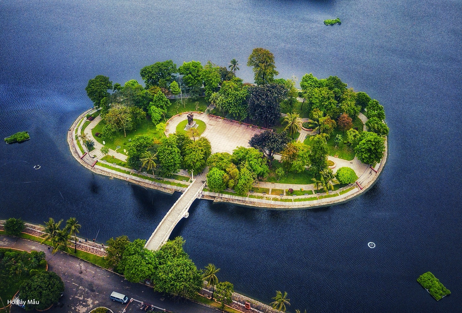 Breathtaking ponds, lakes for iry escapes in the middle of Hanoi