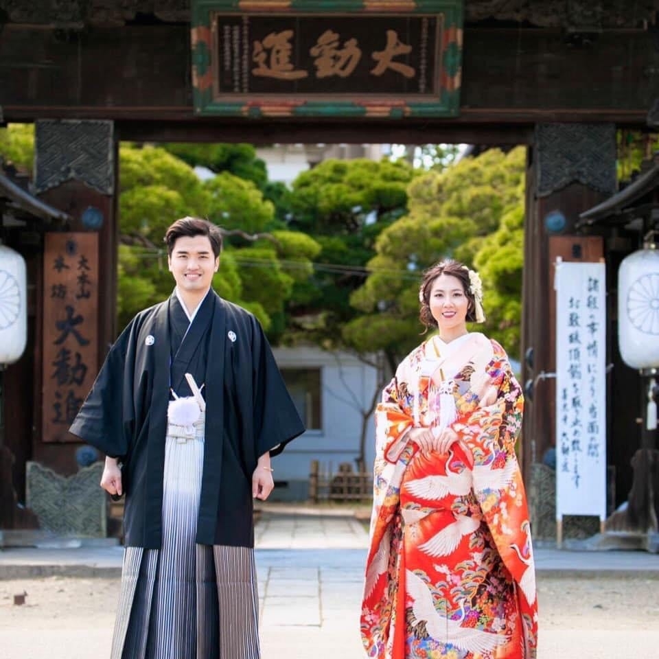 Trinh Duc Nhat and his wife in Japan's traditional costumes (Photo courtesy of Trinh Nhat Nam)  