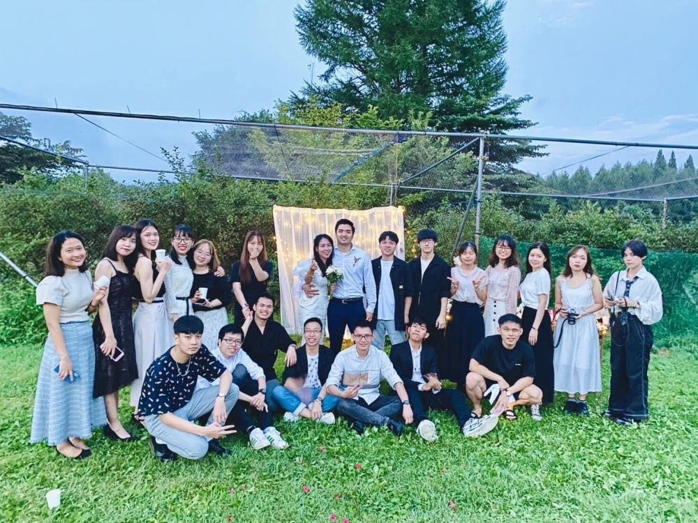 Nhat held a small wedding with the attendance of friends in Japan  