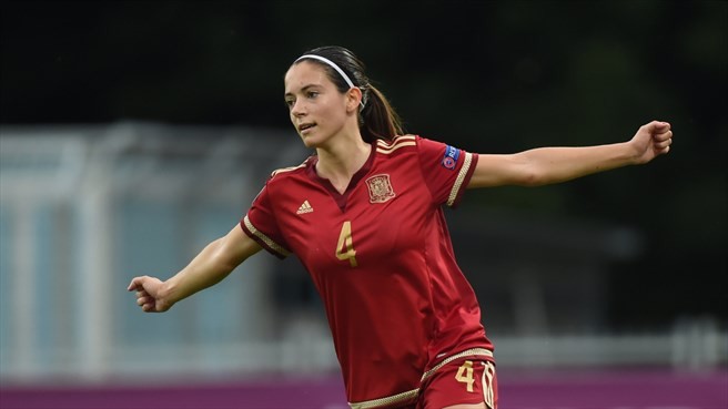 Top 10 Best Female Footballers Worldwide in 2021