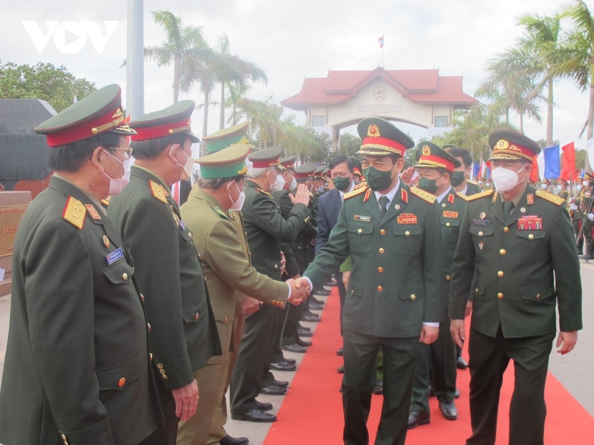 vietnam laos hold first border defence friendship exchange photos