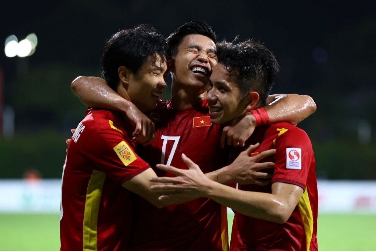 vietnam beat malaysia to earn second victory at aff cup video
