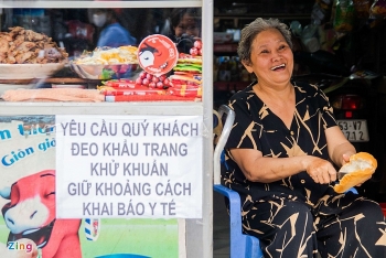 famous 40 year old banh mi ba tau cart vendor in hcmc