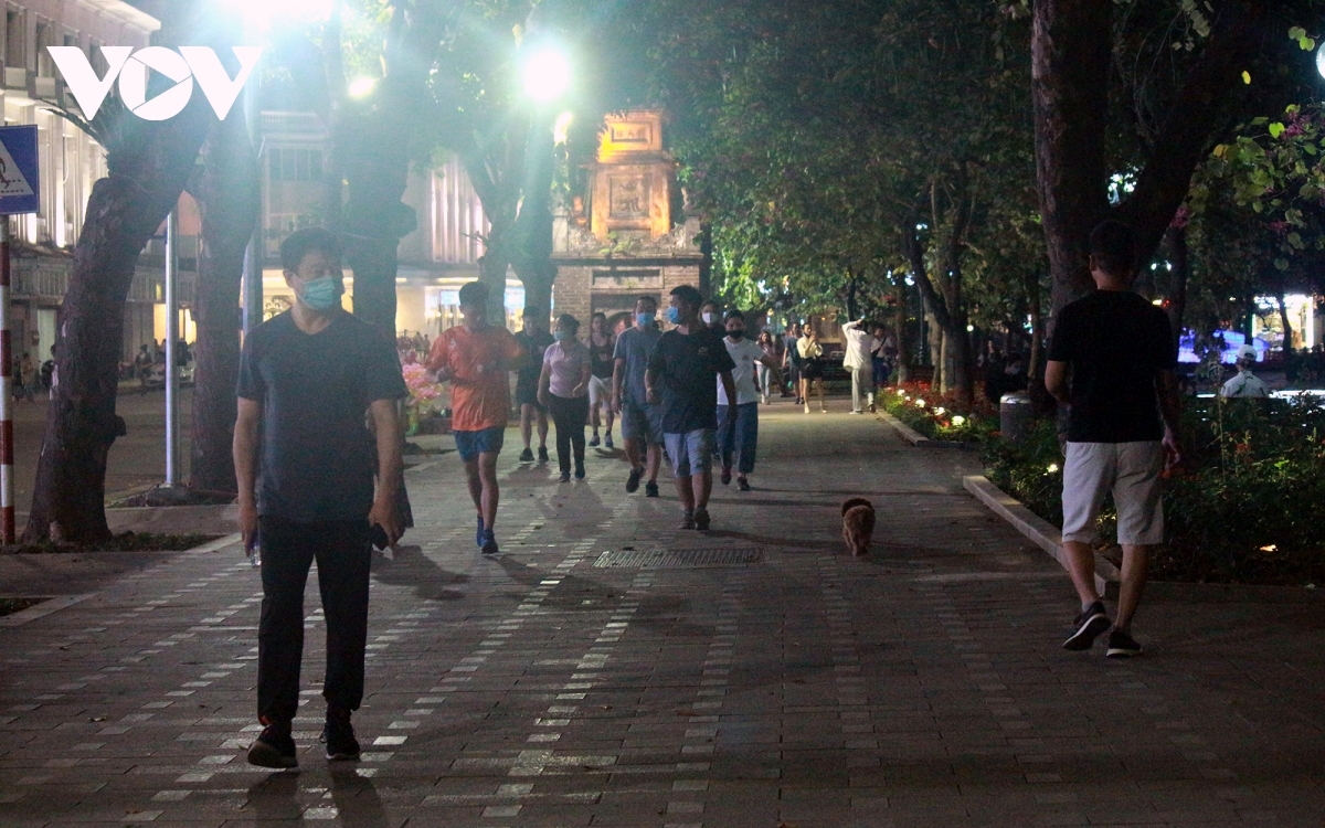 In photos: Hanoi reopens weekend pedestrian zone in Old Quarter