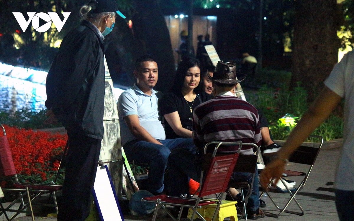 In photos: Hanoi reopens weekend pedestrian zone in Old Quarter