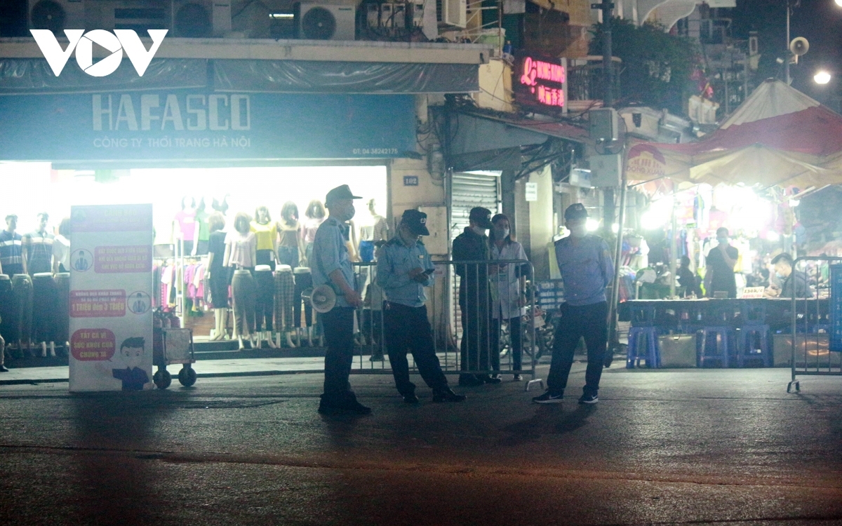 In photos: Hanoi reopens weekend pedestrian zone in Old Quarter