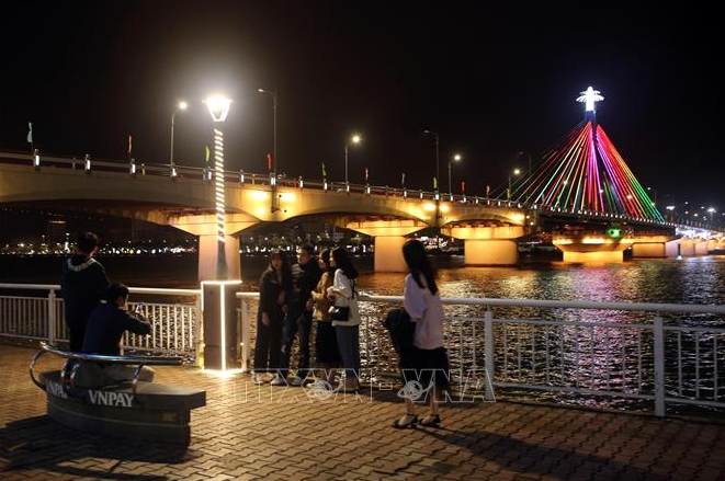 Da Nang re-operates nightlife activities on Han River