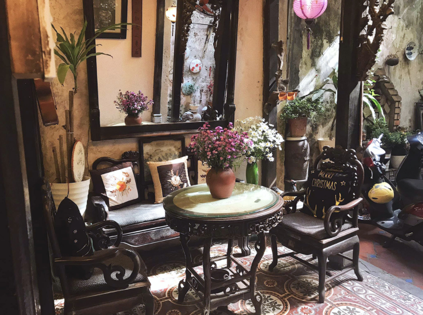 Tranquil coffee shop placed in Hanoi's 102 year-old house