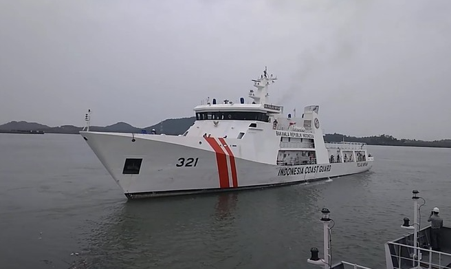 the indonesian patrol vessel blocked the chinese research vessel in sunda strait