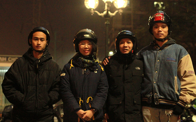 Young volunteers work overnight to rescue homeless children in Hanoi