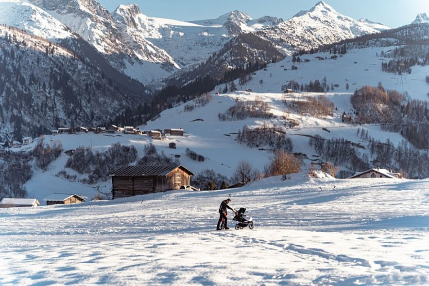 Vietnamese Tourist 'Lost' in Beautiful, Snowy Village in Switzerland