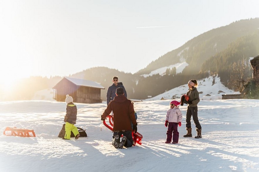 Vietnamese Tourist 'Lost' in Beautiful, Snowy Village in Switzerland