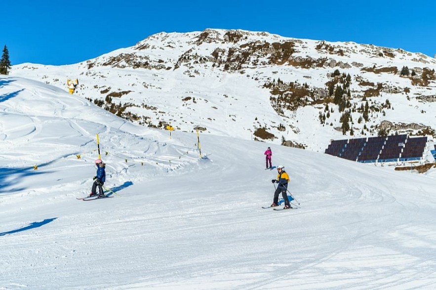 Vietnamese Tourist 'Lost' in Beautiful, Snowy Village in Switzerland