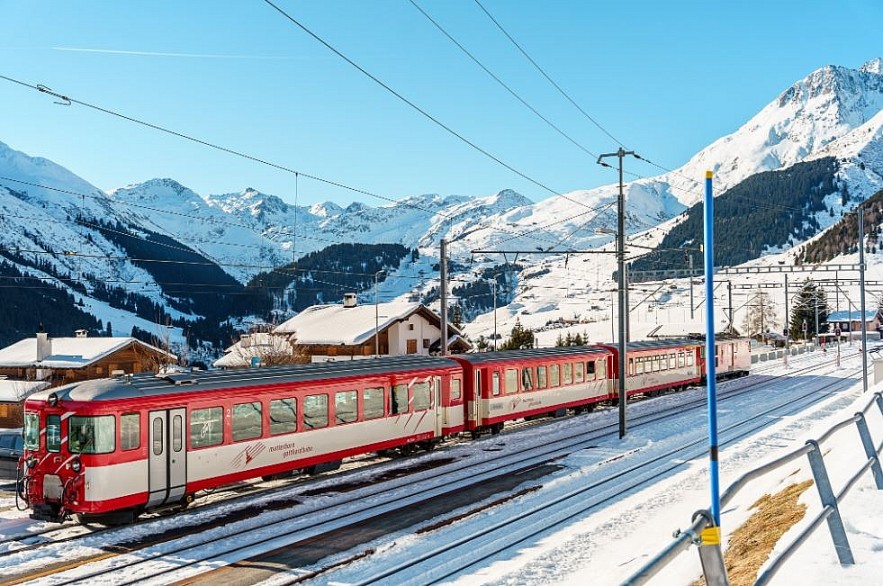 Vietnamese Tourist 'Lost' in Beautiful, Snowy Village in Switzerland