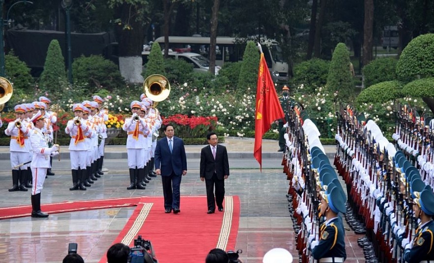 Photo: Laos Prime Minister Begins Visit In Vietnam | Vietnam Times