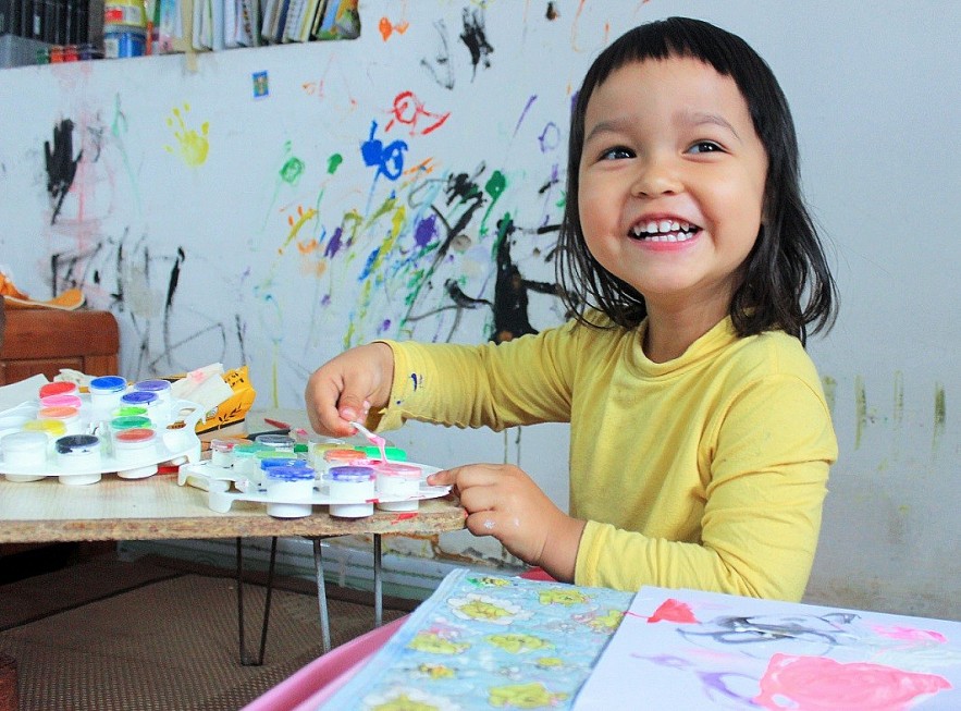 Vietnamese-Estonian Kid Impresses Social Media with NFT Paintings