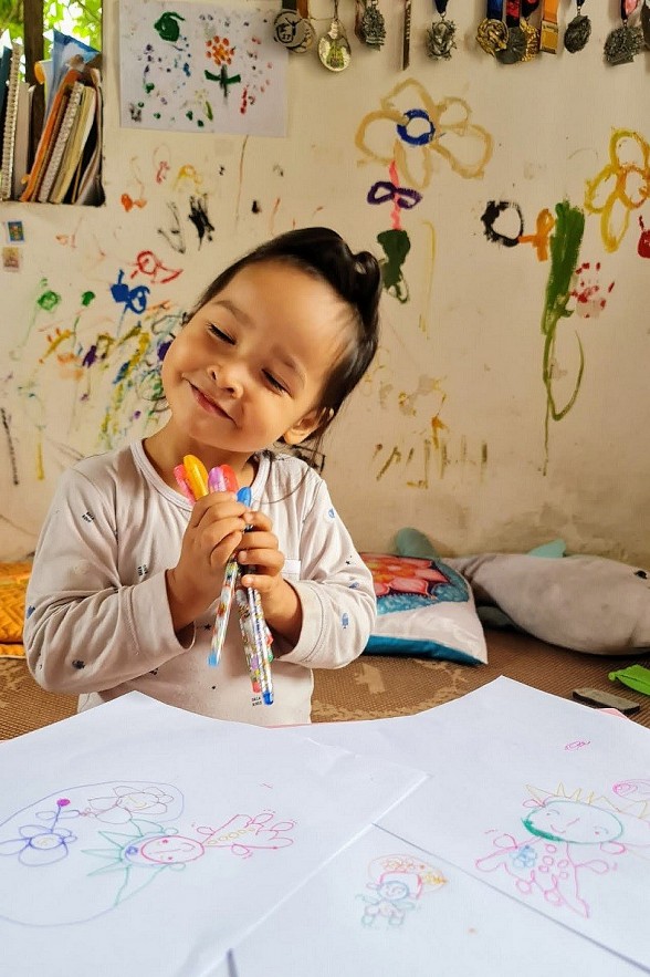 Vietnamese-Estonian Kid Impresses Social Media with NFT Paintings