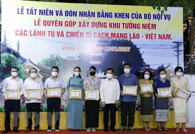 Laos Acknowledges Support From Vietnamese Community in Disasters and Pandemic