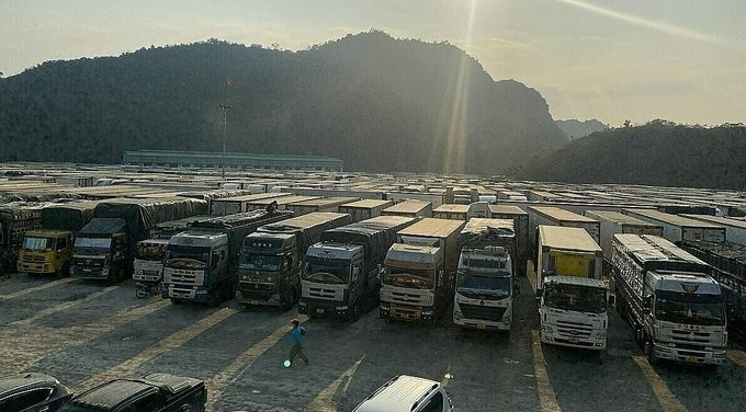 China Stops Customs Clearance for Vietnamese Goods at Border Gate During Tet