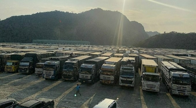 China Stops Customs Clearance for Vietnamese Goods at Border Gate During Tet