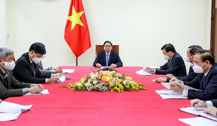 Vietnam-China Leaders Exchange Notes on 72nd Anniversary of Relations