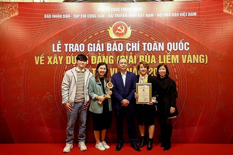 VietnamTimes Wins Golden Hammer and Sickle Award for Journalism