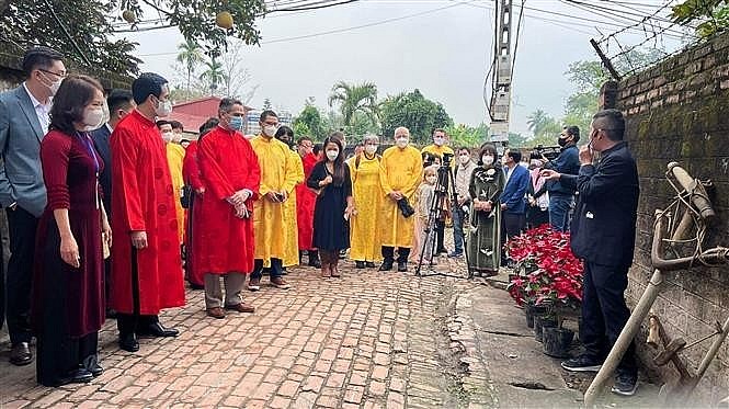 Diplomatic Representatives Experience Pleasant Tet Vibes in Hanoi