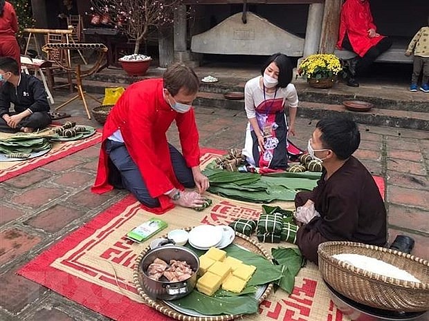 Diplomatic Representatives Experience Pleasant Tet Vibes in Hanoi