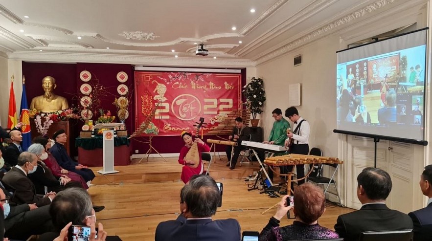 Vietnamese in France Gather to Celebrate Lunar New Year