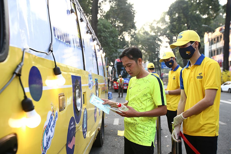 hcmc buses gives out 100000 free medical masks to citizens