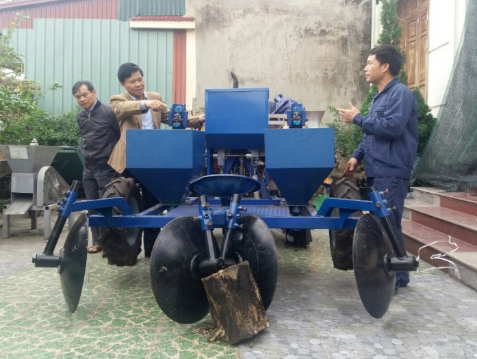 vietnamese farmer who just finished grade 7 invents robot for exporting