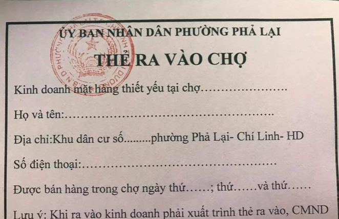 Citizens in pandemic-hit Chi Linh city given shopping cards during the distancing time