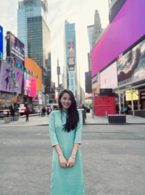 vietnamese americans tet in frosting weather wear ao dai in times square
