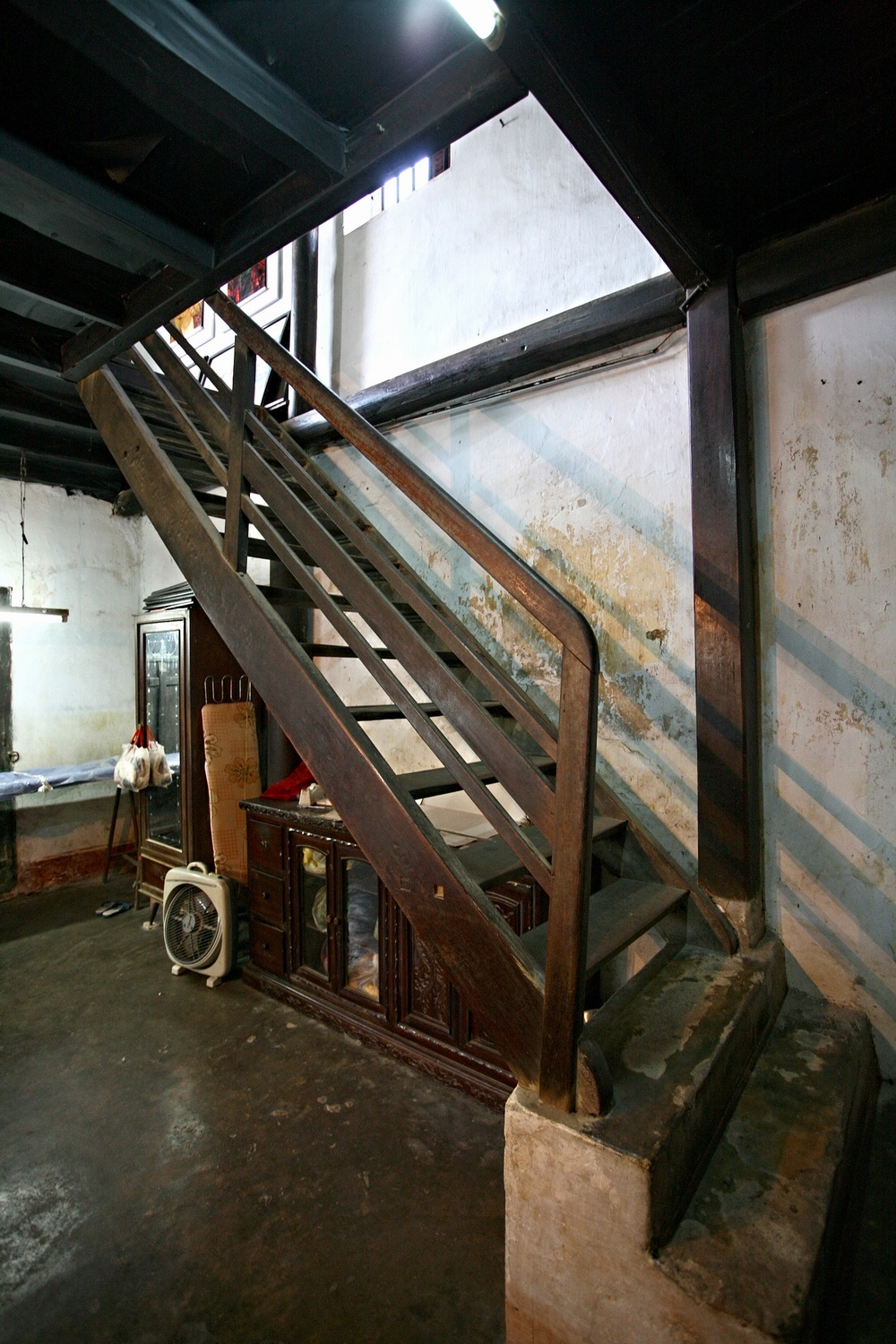 Inside an 240-year-old house of Hoi An 5721 nha co phunghung 09 1610701173