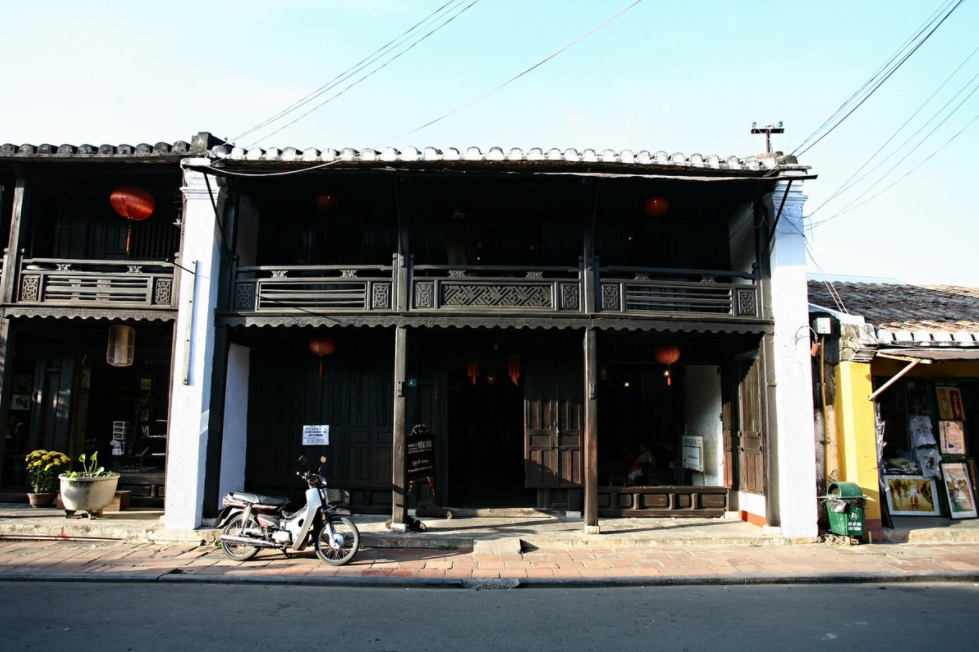 inside an 240 year old house of hoi an