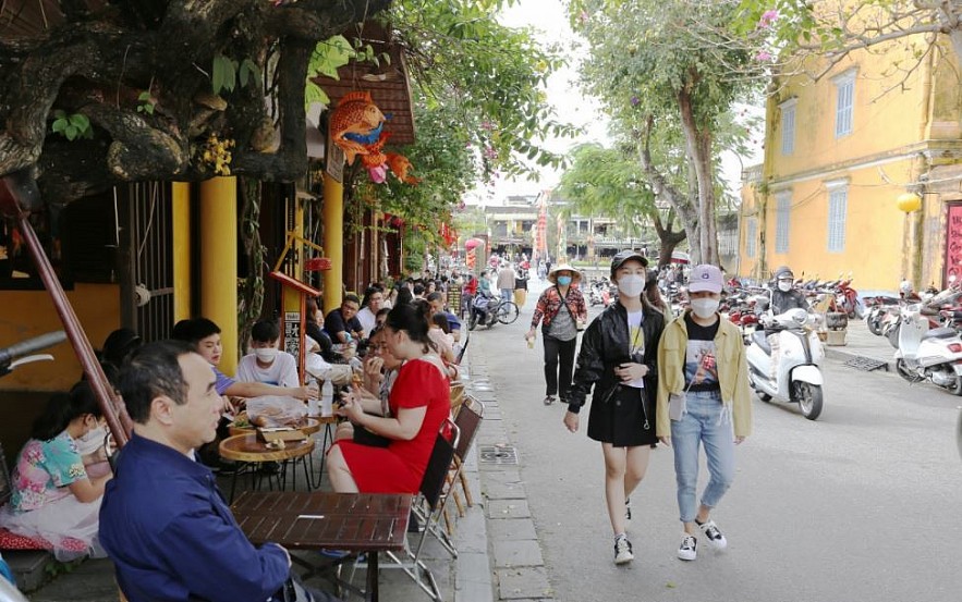 Vietnam Covid-19 Updates (Feb. 5): Daily Count Rises Sharply, Hanoi Tops Localities