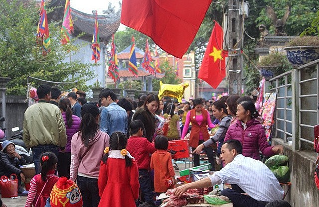Praying for Luck at New Year Market Fairs