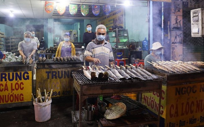 Buying Grilled Snakehead on God of Wealth's Day