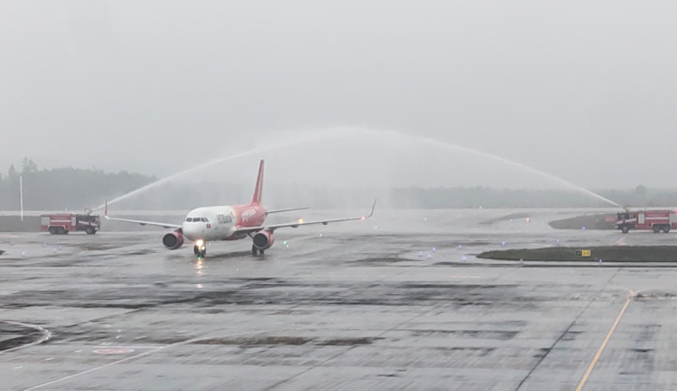 First flight arrived at Van Don airport after a month of closing