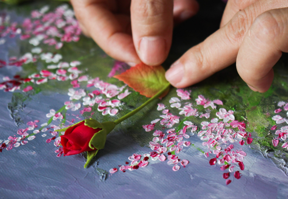 A Thu Duc woman makes unique "paintings" from clay