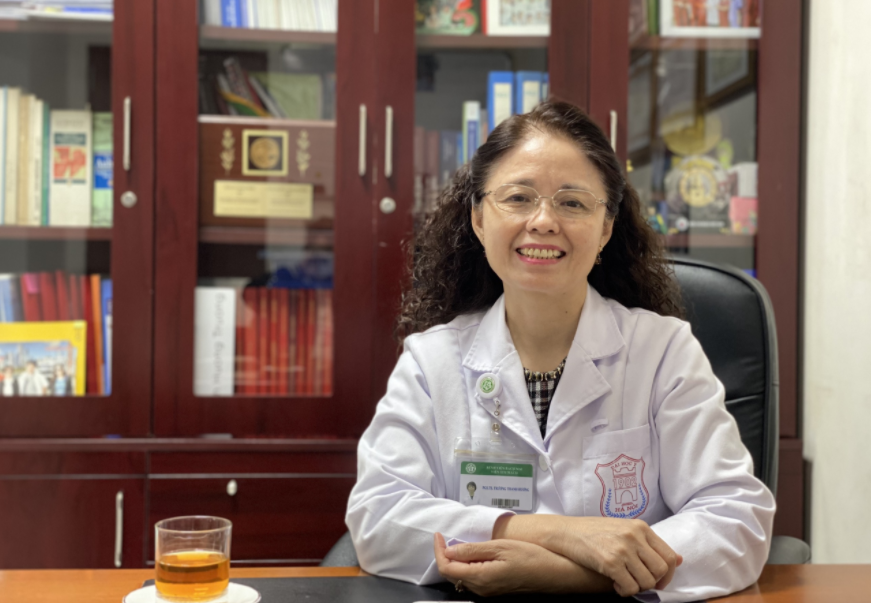 Vietnamese female awarded lecturer devoting whole life to science & education